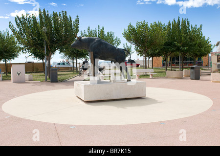 Scultura di toro Camargue, Saintes Maries de la Mer, Provence-Alpes-Côte d'Azur, in Francia Foto Stock