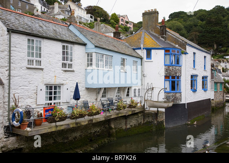 Fishermans cottages sulla banchina del porto al tradizionale villaggio di pescatori di Polperro Cornwall Regno Unito Foto Stock