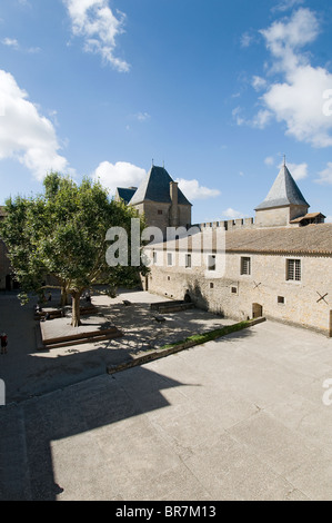 Le mura della città di Carcassonne Languedoc-Roussillon, Francia Foto Stock