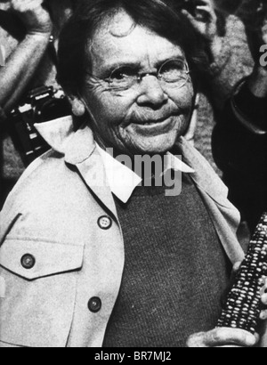 BARBARA McCLINTOCK (1902-1992) scienziato statunitense dopo aver vinto il suo Premio Nobel per il suo lavoro sul granturco citogenetica nel 1983. Foto Stock