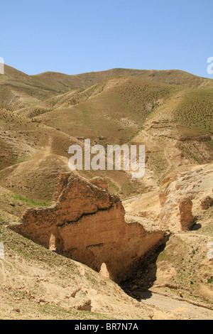 Deserto della Giudea, l acquedotto erodiano di Wadi Qelt che portava acqua da Ein Prat a Gerico Foto Stock