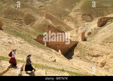 Deserto della Giudea, l acquedotto erodiano di Wadi Qelt che portava acqua da Ein Prat a Gerico Foto Stock