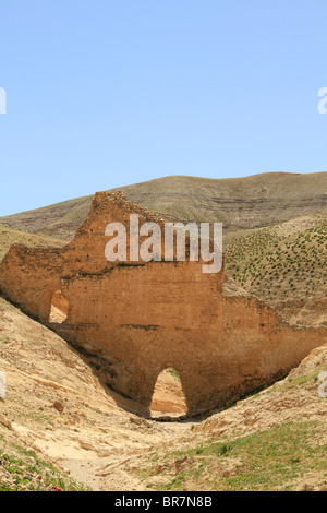 Deserto della Giudea, l acquedotto erodiano di Wadi Qelt che portava acqua da Ein Prat a Gerico Foto Stock