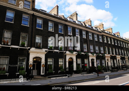 Un terrazzamento fila di hotel in Gower Street, Bloomsbury, London, England, Regno Unito Foto Stock