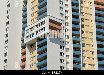 Alto edificio di appartamenti da Walter Gropius, Gropiusstadt, insediamenti satellite, Neukoelln, Berlino, Germania, Europa. Foto Stock