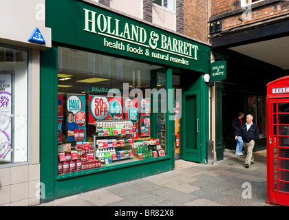 Holland & Barrett health food store in Chester Town Center, Cheshire, Inghilterra, Regno Unito Foto Stock