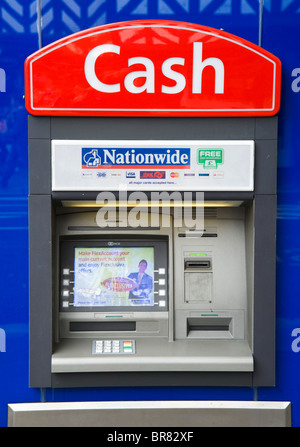 Nationwide bancomat nel centro della città, Cheshire, Inghilterra, Regno Unito Foto Stock