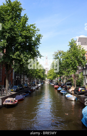 Canal che conduce fino al zuiderkerk Amsterdam, Paesi Bassi, Olanda Foto Stock