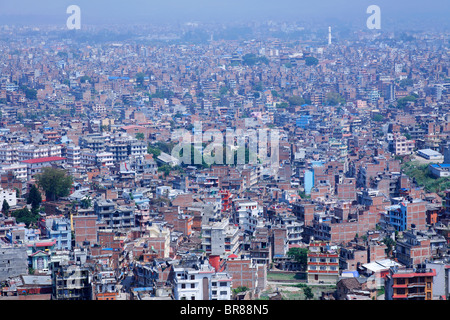 La vista sulla città dal Tempio delle Scimmie, Kathmandu, Nepal Foto Stock