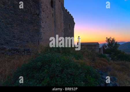 Kapetanakis vecchia torre e la tomba di Messinia contro il tramonto Foto Stock