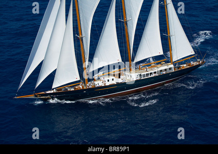 I tre-masted goletta "Fleurtje' sailing a Antigua Classic Yacht Regatta 2005, dei Caraibi. Foto Stock