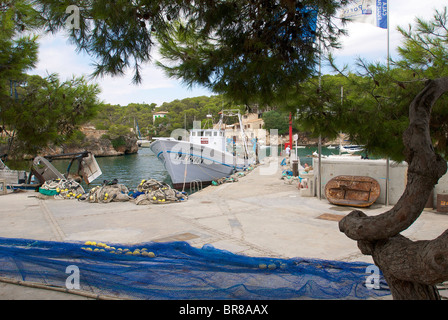 Fishing boat in Puerto Figuera porto. Mallorca Spagna Baleari Foto Stock