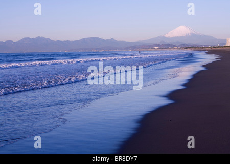 Tsujido beach e Mt. Fuji Foto Stock