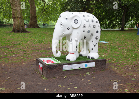 Elephant Parade London 2010 in St James Park Foto Stock