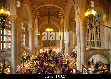 Brooklyn mercato delle pulci a Williamsburg Savings Bank Foto Stock