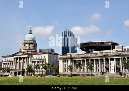 Municipio, edifici caroldi e moderni, Singapore Foto Stock