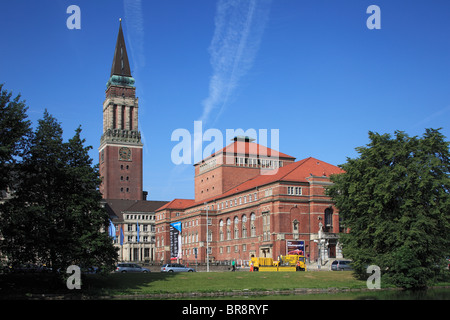 Il Rathaus mit dem Kampanile und Opernhaus in Kiel, Kieler Foerde, Ostsee, Schleswig-Holstein Foto Stock