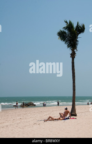 Relax sulla spiaggia di Hua Hin Tailandia Foto Stock