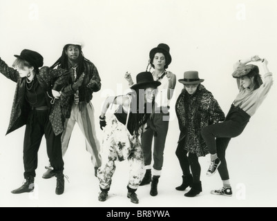 AMAZULU foto promozionale di UK ska gruppo circa 1983 con il cantante Anne-Marie Ruddock center Foto Stock