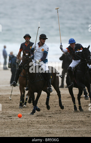 Veuve Clicquot - Polo sulla spiaggia, Watergate Bay Cornwall. Il 16 settembre 2010. Foto Stock