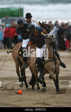 Veuve Clicquot - Polo sulla spiaggia, Watergate Bay Cornwall. Il 16 settembre 2010. Foto Stock