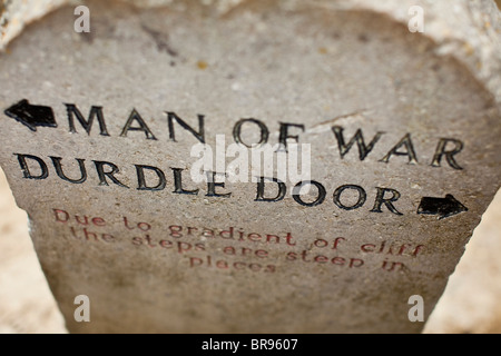 Costa sud-ovest il percorso segno alla porta di Durdle, Dorset, Regno Unito Foto Stock