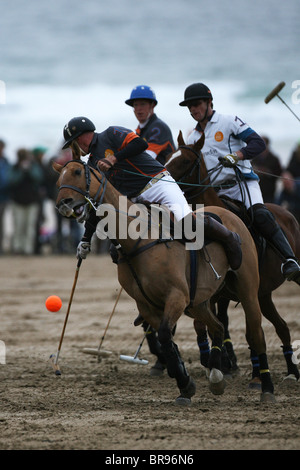 Veuve Clicquot - Polo sulla spiaggia, Watergate Bay Cornwall. Il 16 settembre 2010. Foto Stock