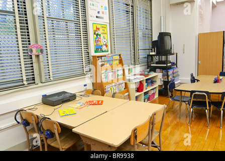 Scuola materna e di prima qualità in aula. Foto Stock