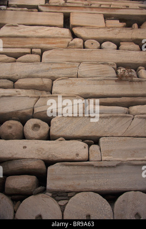 Grecia PAROS, Parikia. Close-up di marmo di un tempio di Athena, riassemblato nel 1260 come parte di una fortificazione. Foto Stock