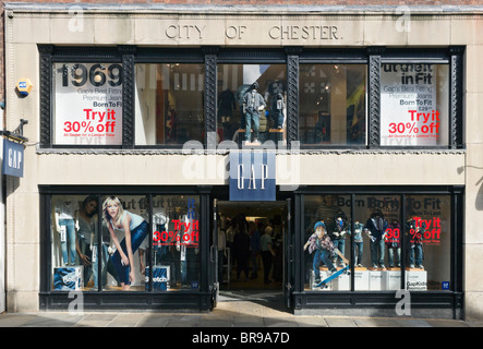 GAP store in Chester Town Center, Cheshire, Inghilterra, Regno Unito Foto Stock