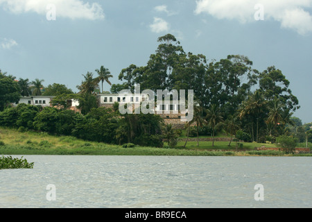 "Cape Town Vista', villa sulle rive del lago Victoria in Munyonyo, Uganda che è stato espropriato da Idi Amin negli anni settanta Foto Stock