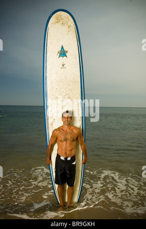 Detroit Red Wing's Chris Chelios formazione con una pagaia- pensione in Malibu CA 15 agosto 2007. Fotografia di Robert Gallagher/ Au Foto Stock