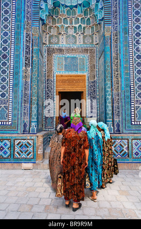 Lo Shah-i-Zindi, il viale dei mausolei, Samarcanda, Uzbekistan Foto Stock