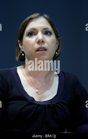 SARAH TEATHER MP IL MINISTRO DI STATO PER I BAMBINI IL 21 SETTEMBRE 2010 LA AAC LIVERPOOL ENGLAND Foto Stock