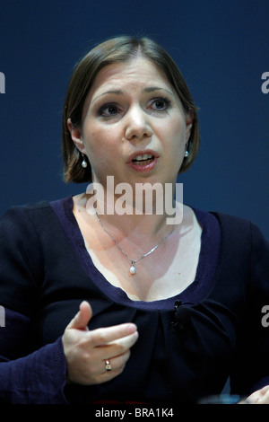 SARAH TEATHER MP IL MINISTRO DI STATO PER I BAMBINI IL 21 SETTEMBRE 2010 LA AAC LIVERPOOL ENGLAND Foto Stock