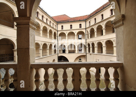 Cortile rinascimentale di Pieskowa Skala Castello. Ojcow National Park, Polonia. Foto Stock