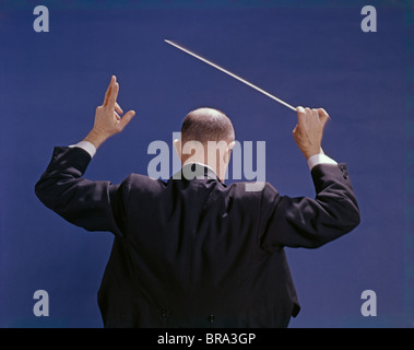 1970 anni settanta retrò conduttore SYMPHONY ORCHESTRA BALD Foto Stock