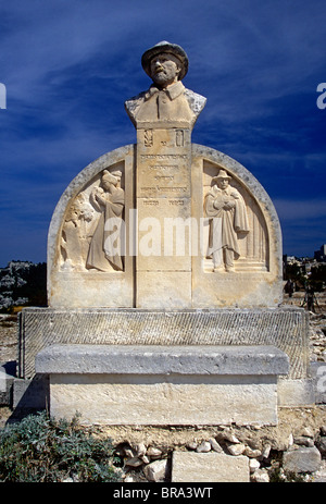 Statua di Charloun Rieu, Chateau des Baux, villaggio di Les Baux-de-Provence, Provence, Francia Foto Stock