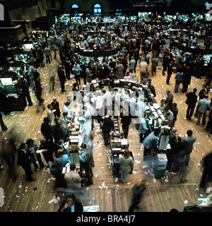 Negli anni ottanta la negoziazione interna pavimento del New York Stock Exchange Foto Stock