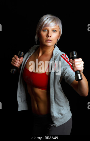 Allenamento con i pesi a mano come parte di una routine di fitness Foto Stock