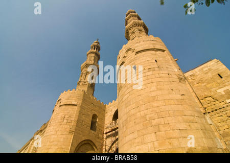 Bab Zuweila, porta di ingresso alla città vecchia, il Cairo, Egitto, Africa Settentrionale, Africa Foto Stock