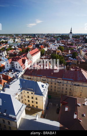 Vista della Città Vecchia, sito Patrimonio Mondiale dell'UNESCO, Tallinn, Estonia, paesi baltici, Europa Foto Stock