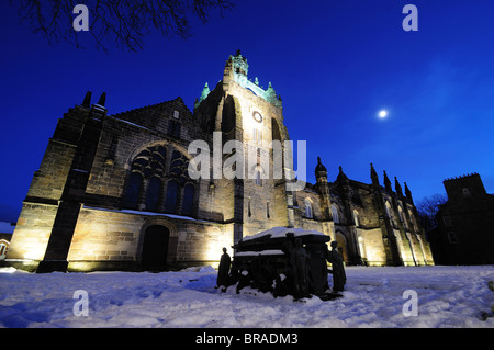 King's College su una notte wintery, Old Aberdeen, Scozia Foto Stock
