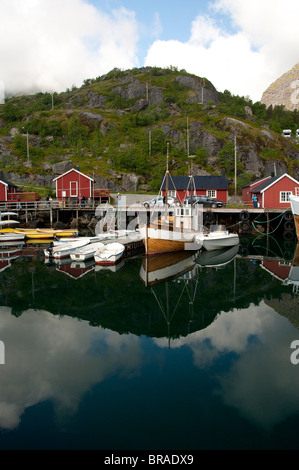 Norvegia Nordland Lofoten Nusfjord arcipelago. In Norvegia il più antico e meglio conservato villaggio di pescatori risalente ai primi 1800s'UNESCO Foto Stock