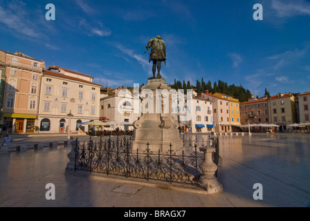 Tartini statua nella piazza centrale di pirano, Slovenia, Europa Foto Stock
