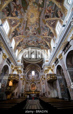 Magnifici interni di una chiesa, Lubiana, Slovenia, Europa Foto Stock