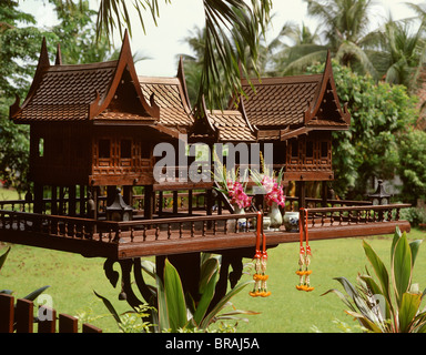 Casa degli Spiriti nella forma di un tradizionale stile Thai, Bangkok, Thailandia, Sud-est asiatico, in Asia Foto Stock