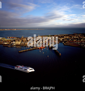 Vista aerea di Harwich International Port, uno dei porti Haven, Essex, Inghilterra, Regno Unito, Europa Foto Stock