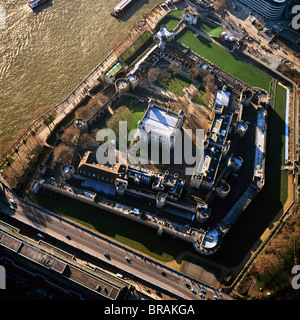 Immagine aerea della Torre di Londra, Sito Patrimonio Mondiale dell'UNESCO, London, England, Regno Unito, Europa Foto Stock