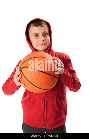 Ritratto di uno scolaro con una palla da basket isolato su bianco Foto Stock